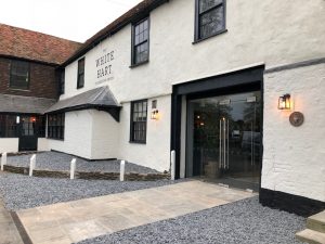 The White Hart does look rather nice now that all the building work has finished. Apparently I am going to be able to go in there too!